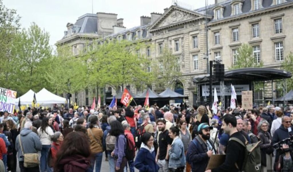 Les rassemblements pour "l'État de droit" peinent à mobiliser