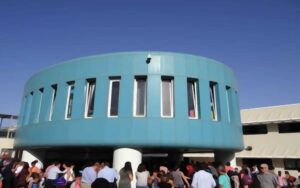 Critiques contre l'application de la laïcité dans les lycées français en Algérie