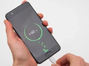 Charger votre téléphone à 100 % peut détériorer sa batterie… Voici ce qu’il faut faire