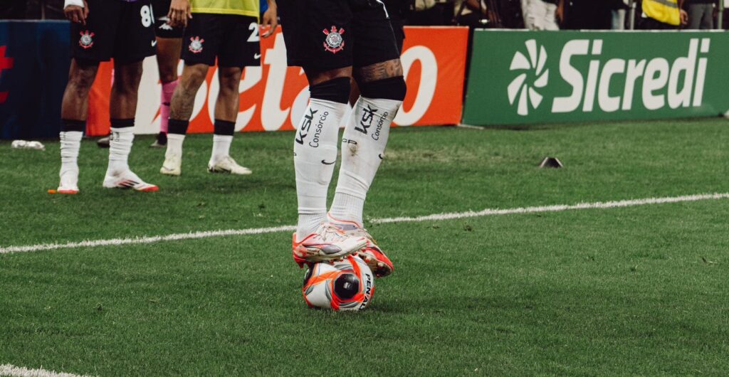 Memphis Depay carton jaune