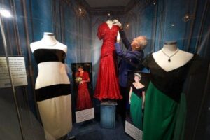 Des tenues de la princesse Diana bientôt mises en vente aux enchères