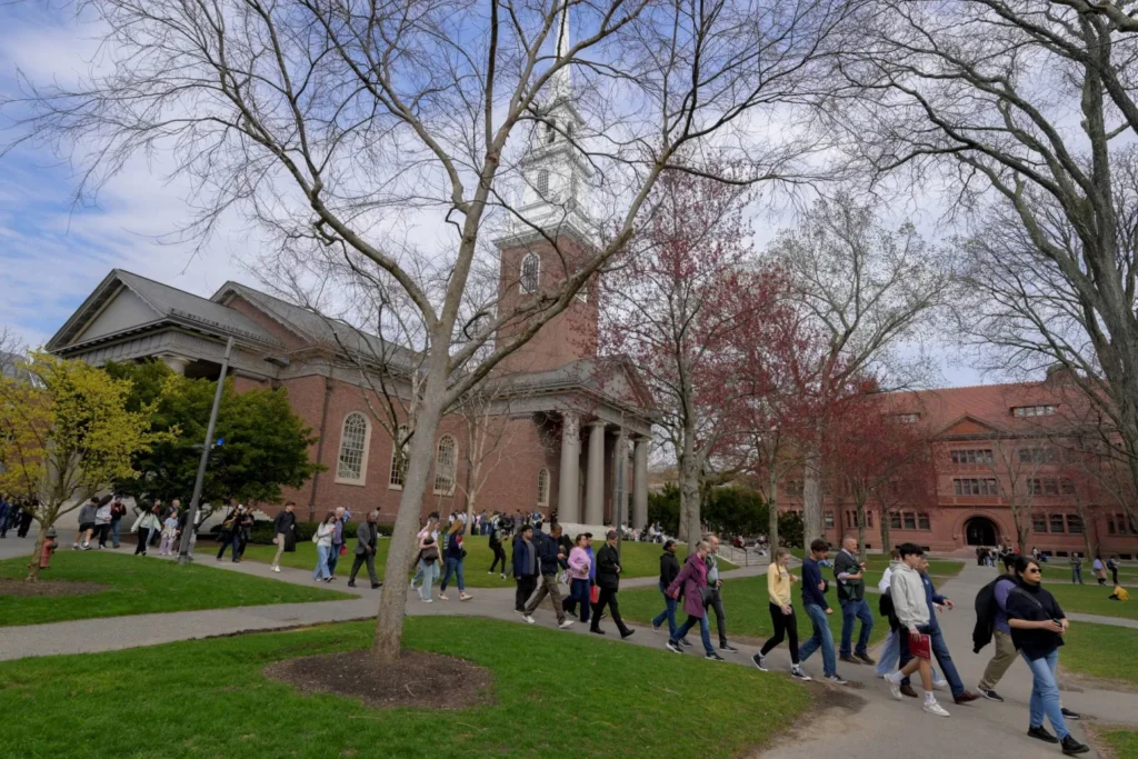 Donald Trump qualifie l’Université Harvard de « farce » et affirme qu’elle ne mérite pas un financement fédéral
