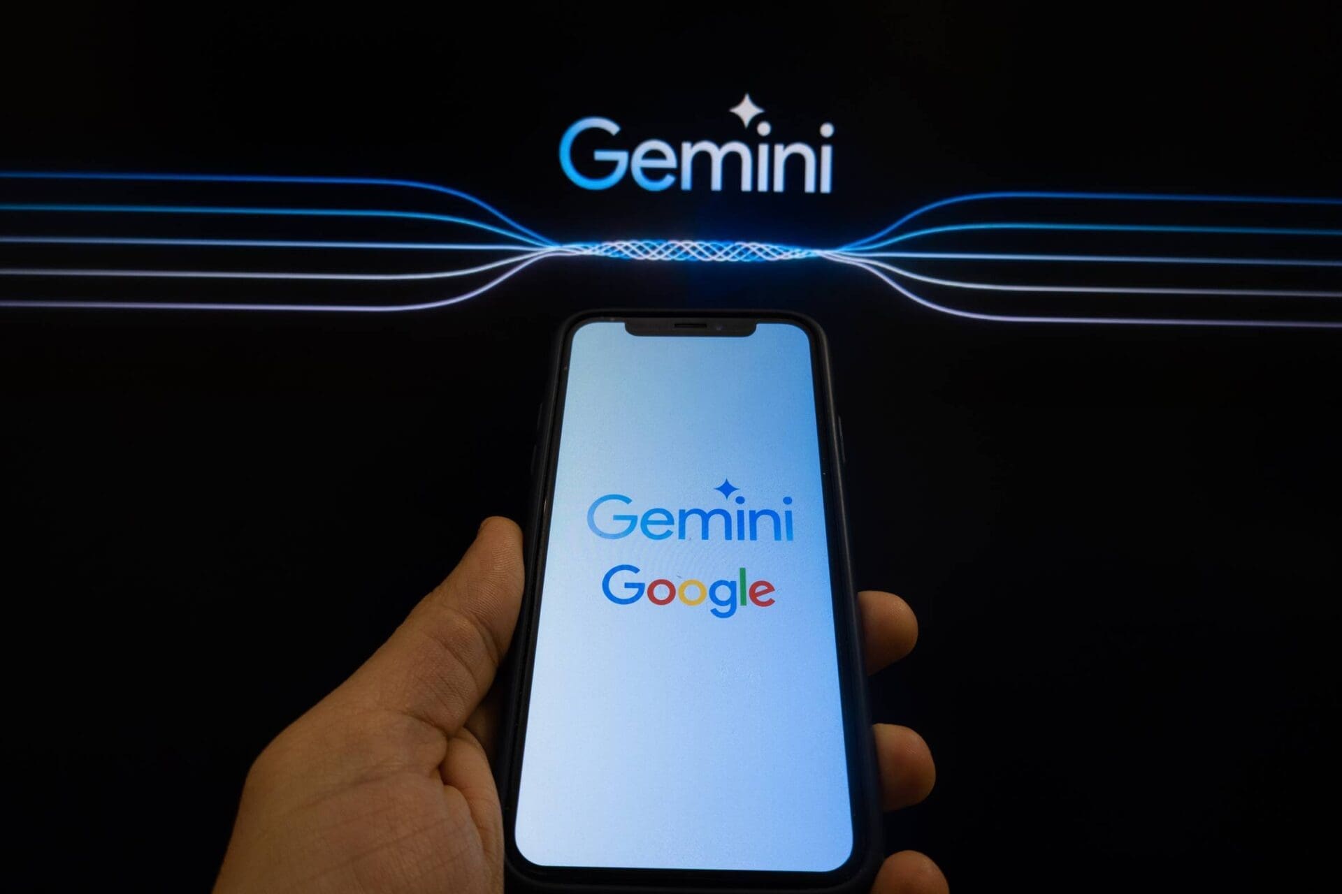 Gemini comprend désormais les fichiers, les images et les vidéos... et interagit par la voix