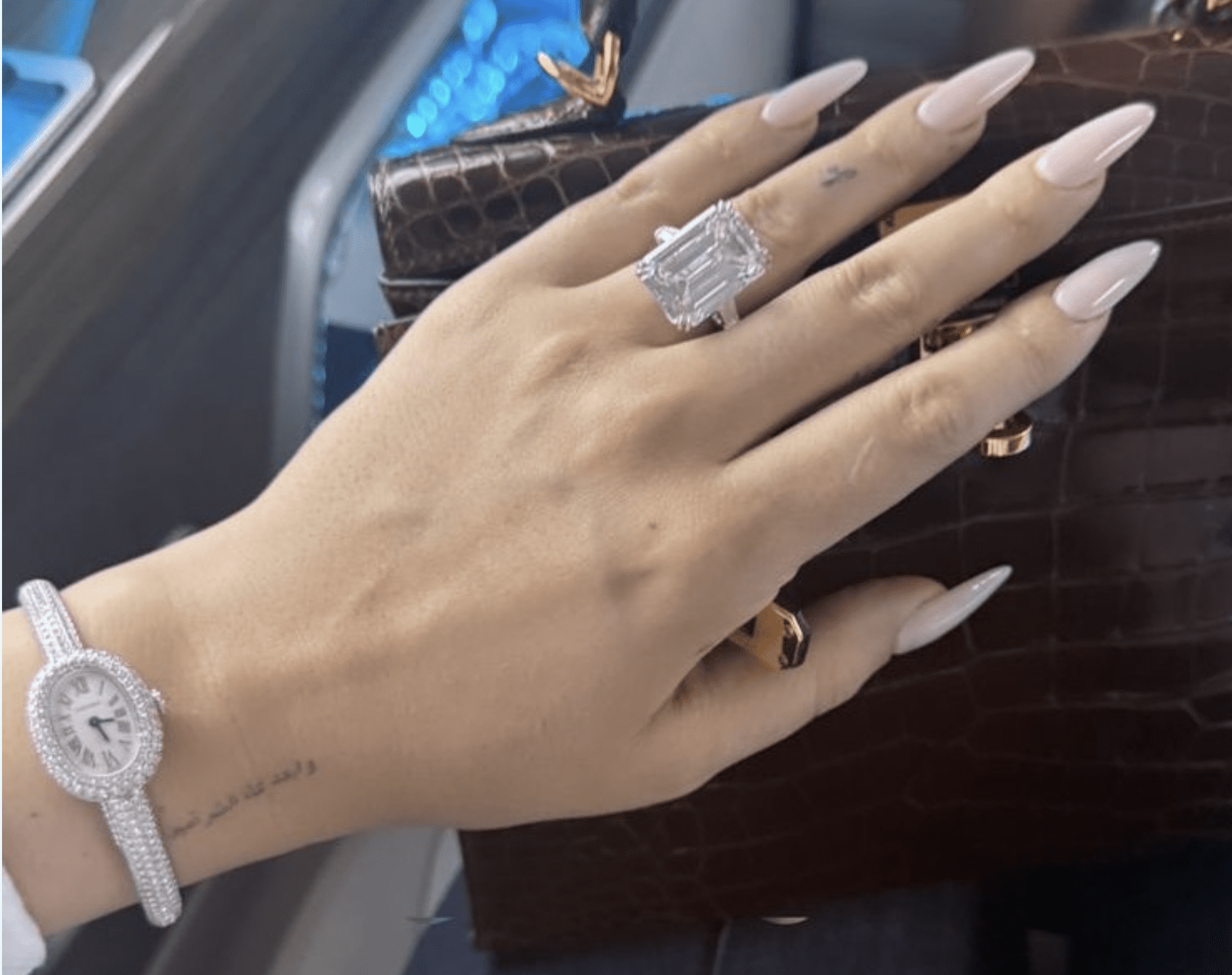 Georgina Rodríguez En Abaya Et Foulard À La Grande Mosquée Sheikh Zayed 1