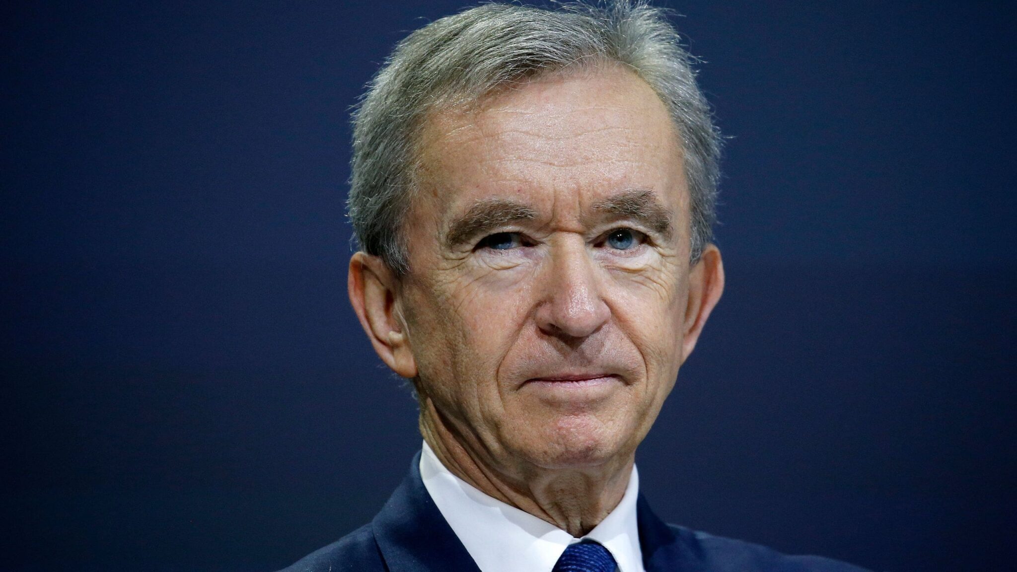 Bernard Arnault étend son empire médiatique avec L’Opinion et L’Agefi