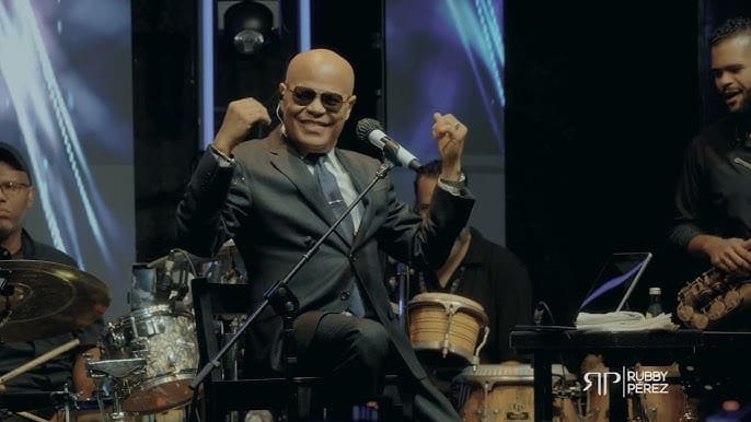 Rubby Pérez, légende du merengue, meurt sur scène après l’effondrement d’une discothèque