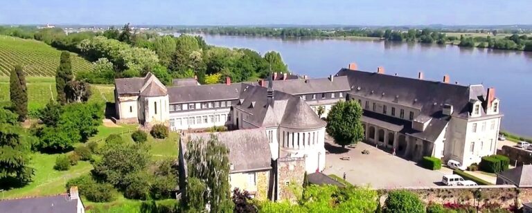 Ruines de l’abbaye de Saint-Maur : un vestige médiéval à redécouvrir