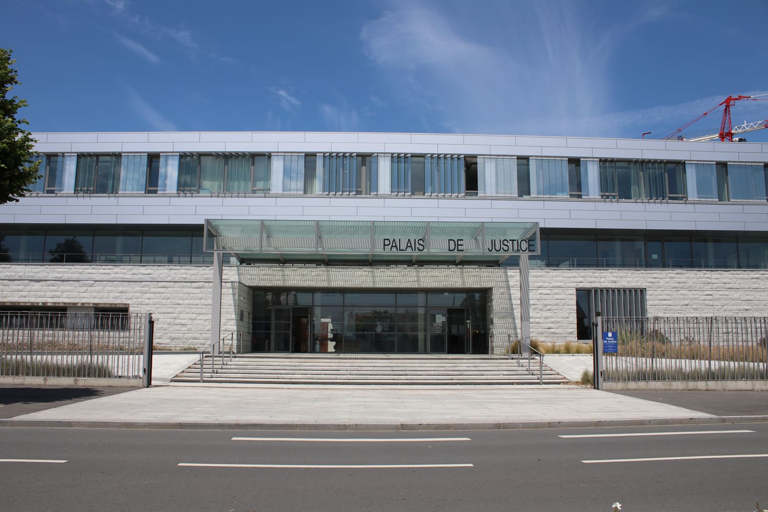 Saint-Malo : pneus crevés et violences familiales, un couple toxique devant la justice