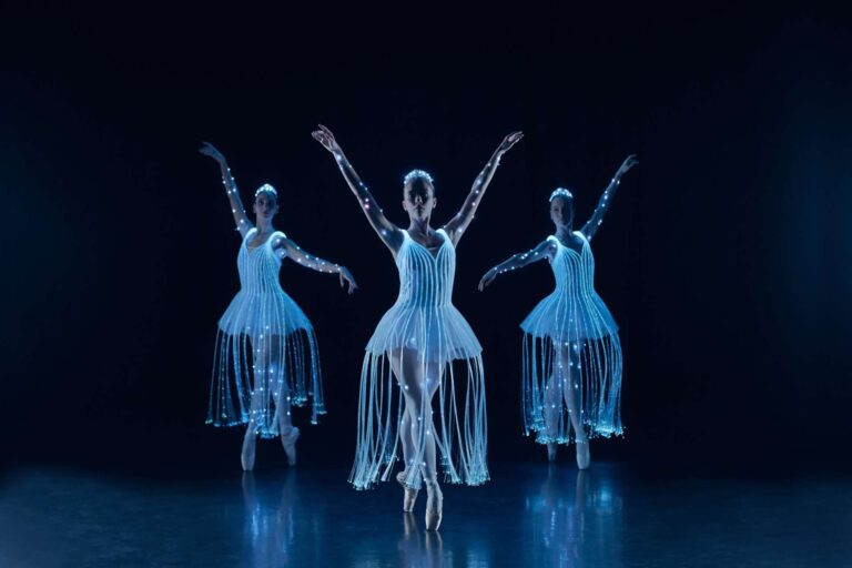 Ballet of Lights réinvente La Belle au bois dormant dans un spectacle féerique à Paris