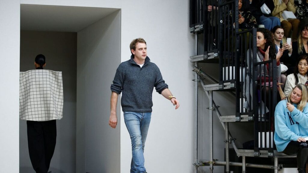 Jonathan Anderson signera le prochain défilé Dior Homme, une première très attendue