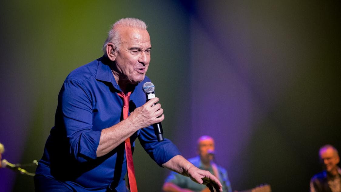 Michel Fugain célèbre 60 ans de carrière avec une tournée vibrante : “La vie, l’amour, etc.”