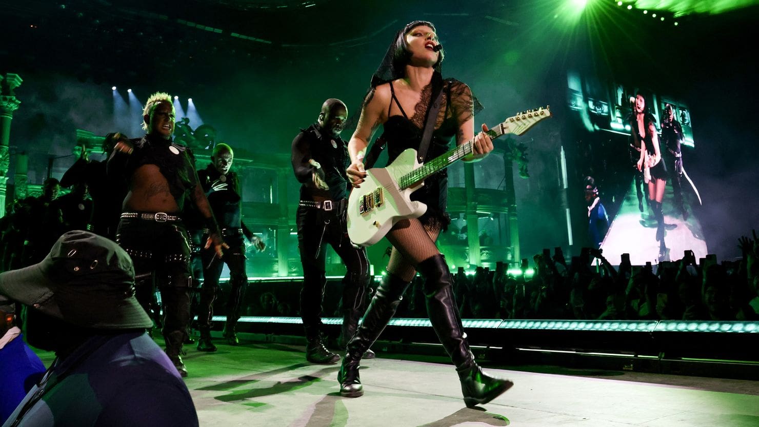 Coachella 2025 : un incident de micro renforce l’aura de Lady Gaga sur scènE