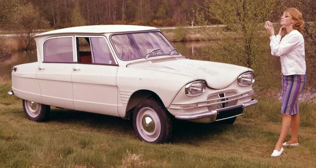 C’était un 24 avril : sortie de la Citroën Ami 6, la berline au regard inversé