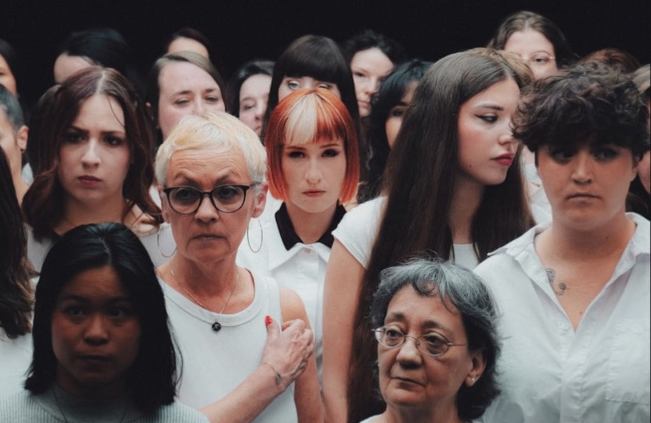 Avec “Je t’accuse”, Suzane dénonce les violences sexuelles et brise le silence