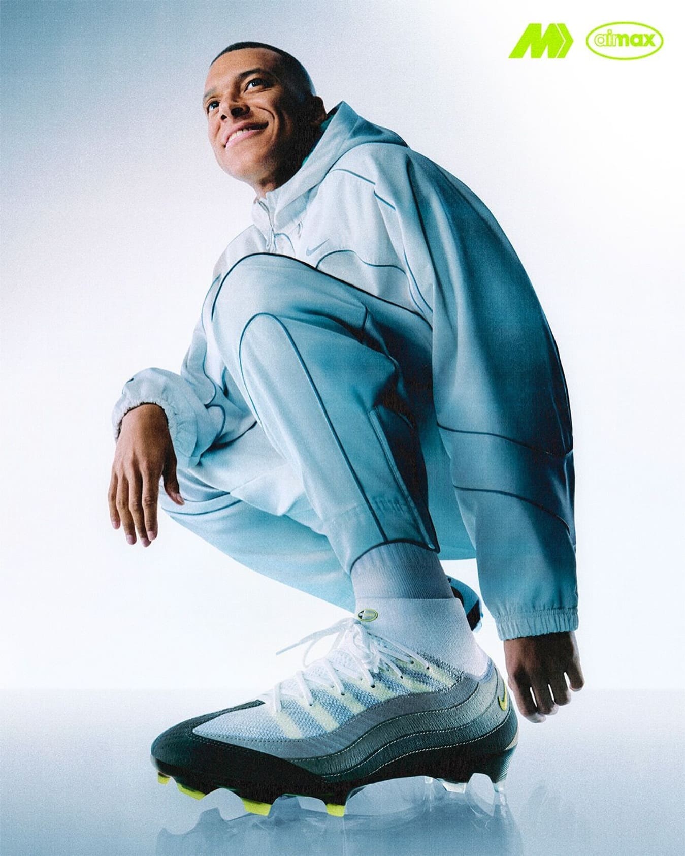 — Chaussures De Football Fusionnées Aux Chaussures De Rue — Chaussures De Football Fusionnées Aux Chaussures De Rue