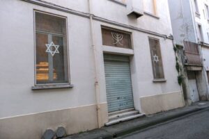 Valence : un lycéen se photographie en faisant le salut nazi devant une synagogue