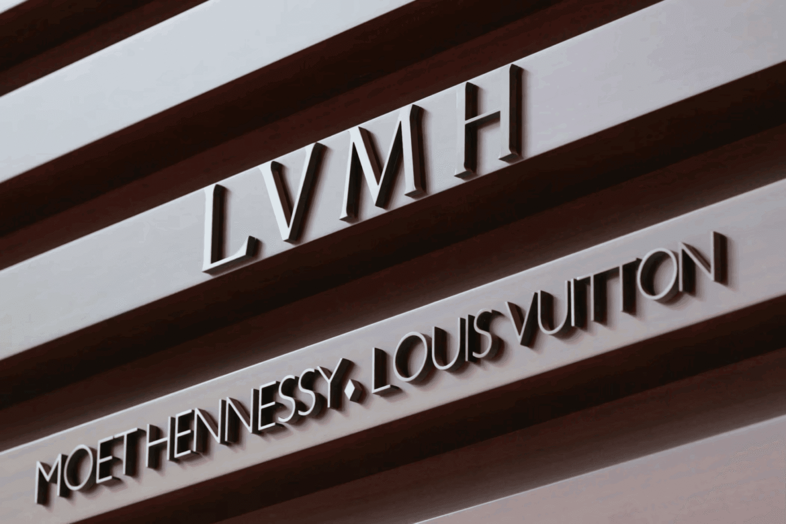 LVMH trébuche au premier trimestre : la mécanique du luxe souffre