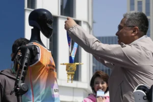La Chine engage pour la première fois des robots humanoïdes dans une course de semi-marathon