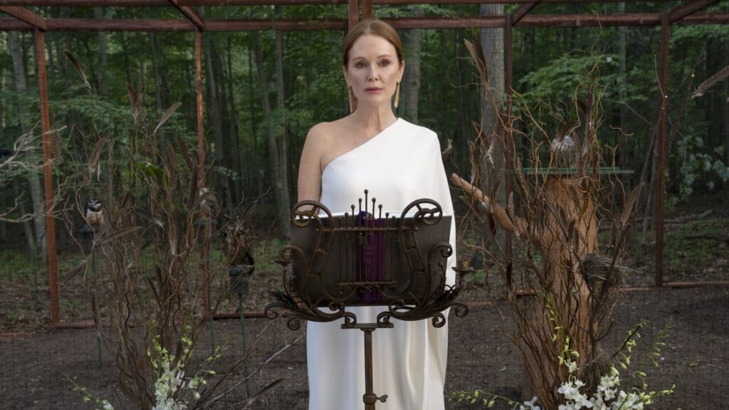 La série Sirens  : une comédie noire portée par Julianne Moore