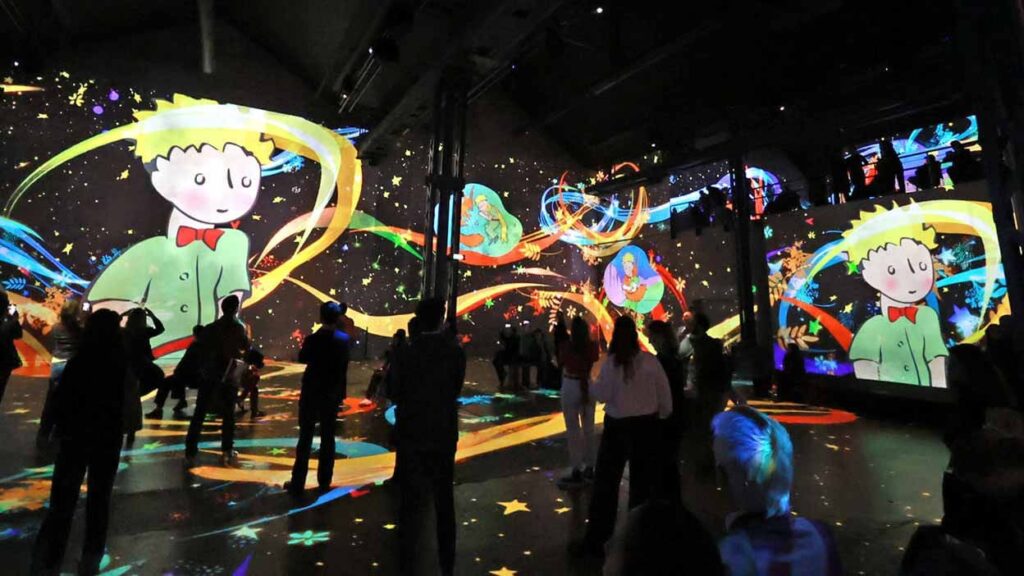 « Le Petit Prince » illumine Paris  : narration visuelle et expérience immersive