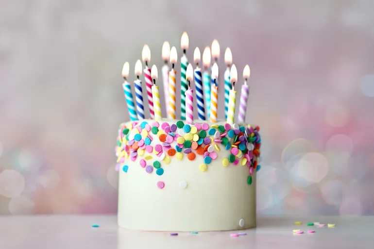 Les bougies d’anniversaire augmentent les bactéries de 1400 %… Voici 4 alternatives sûres