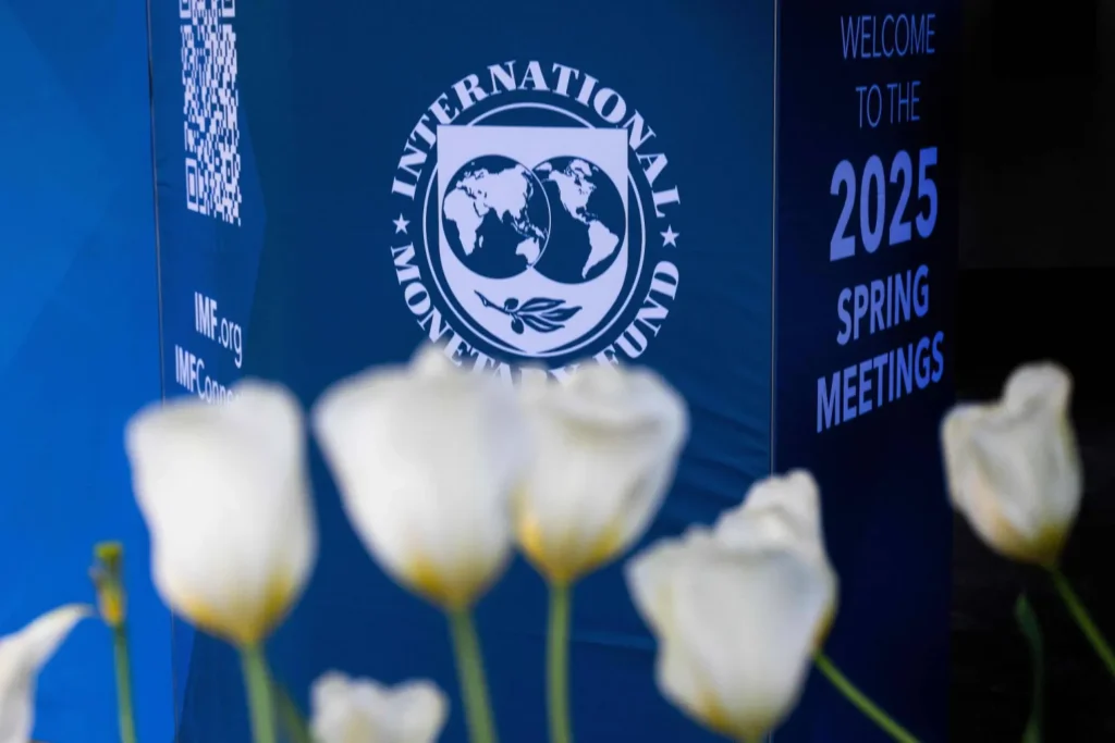Les droits de douane de Trump poussent le FMI à revoir à la baisse ses prévisions de croissance mondiale à 2,8 %