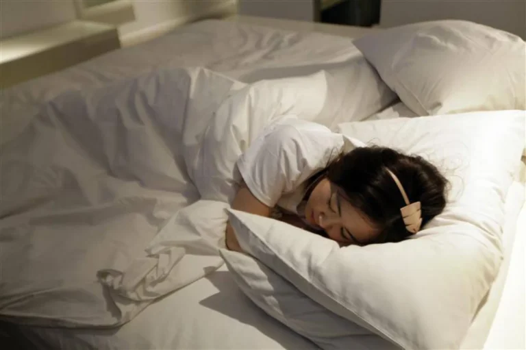 Les risques selon votre position de sommeil.. et comment y remédier