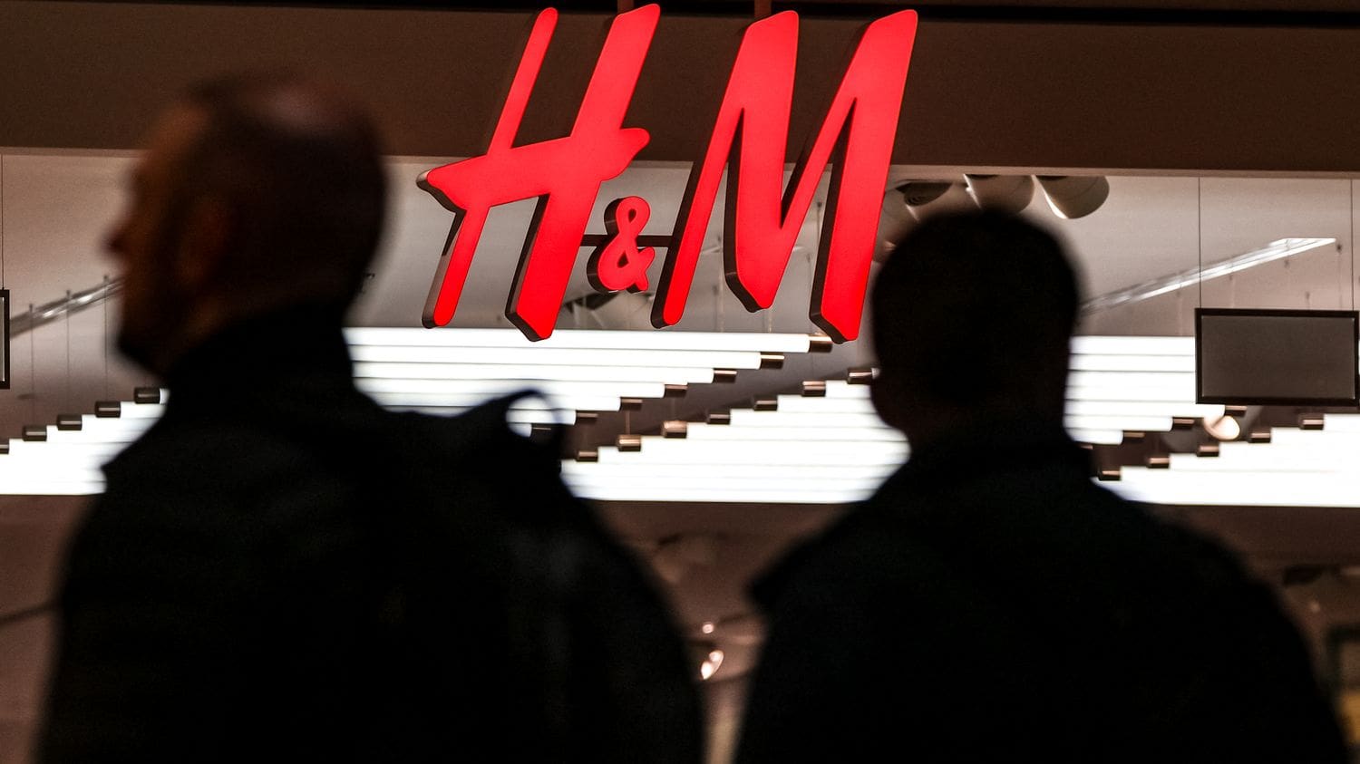 L’intelligence artificielle entre dans l’univers du mannequinat  : controverse croissante et mutations possibles