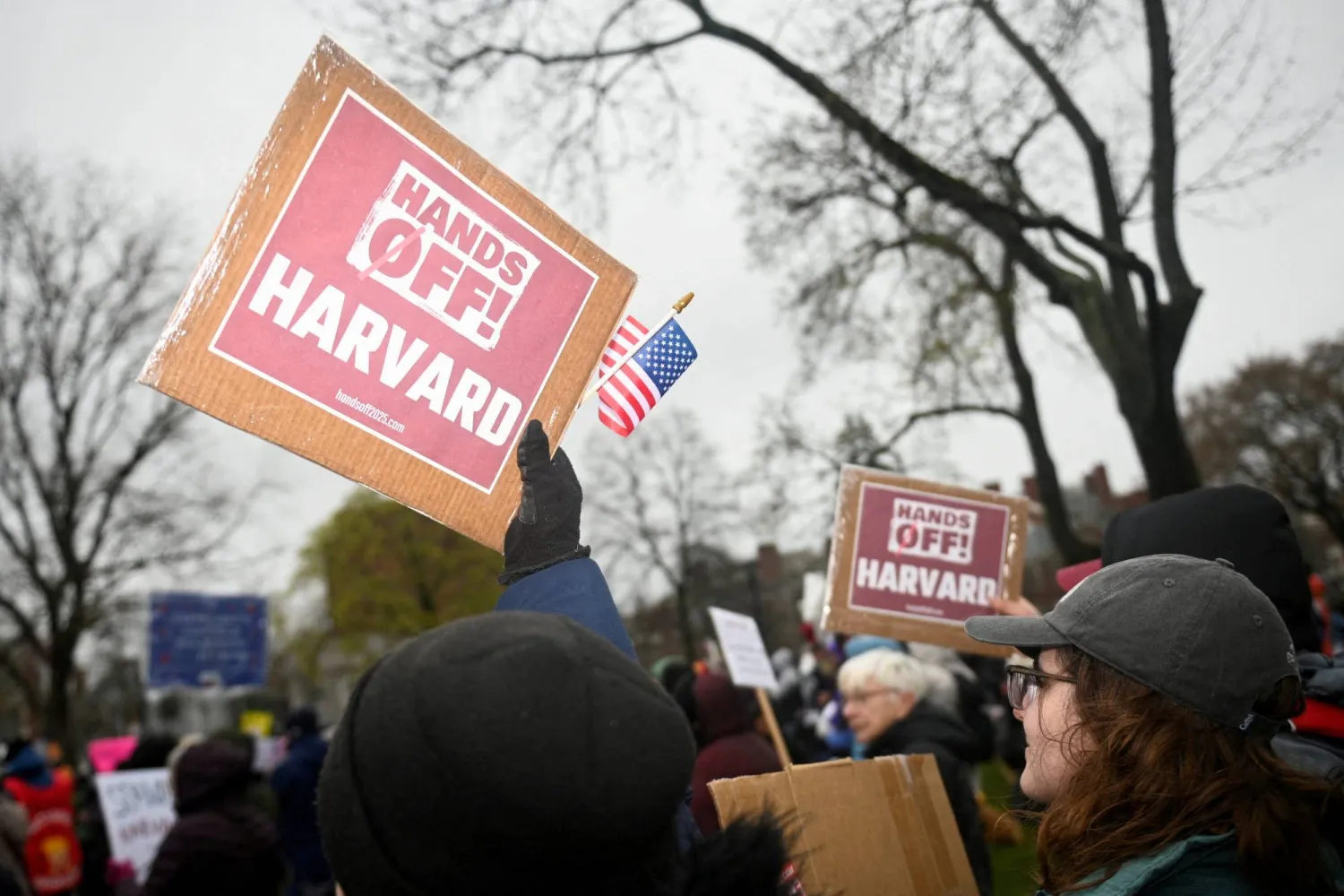 L’université Harvard poursuit l’administration Trump pour gel de financement