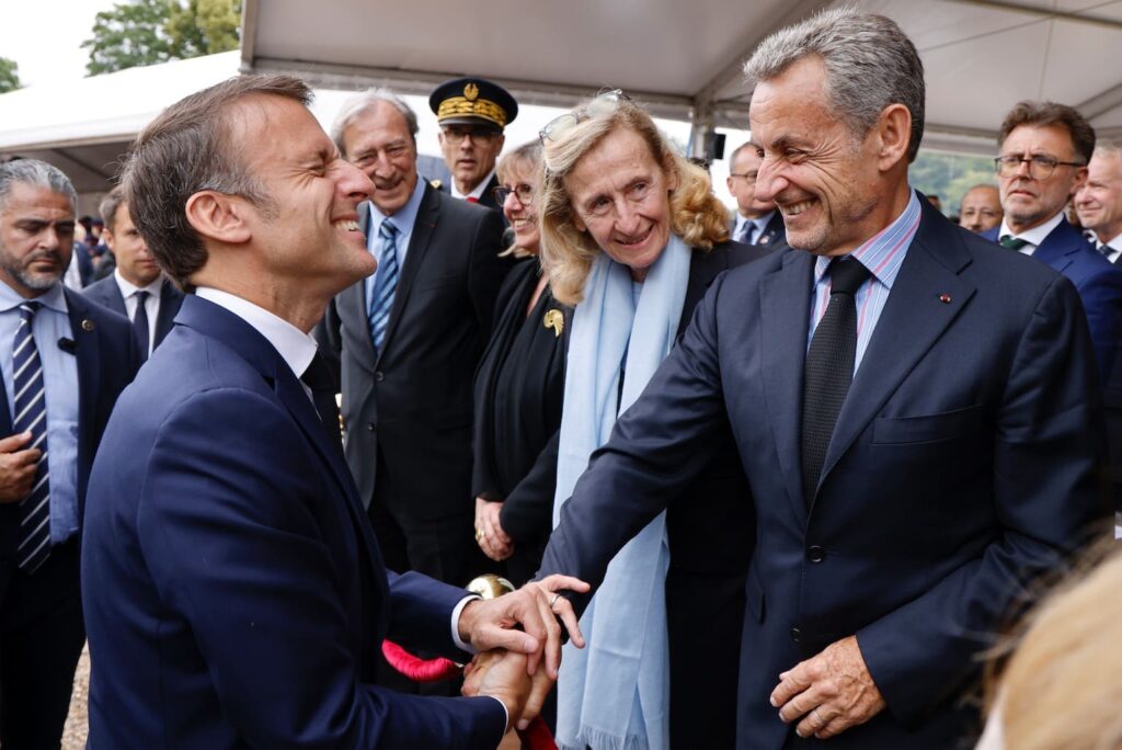 Emmanuel Macron ne retirera pas sa Légion d'honneur à Nicolas Sarkozy