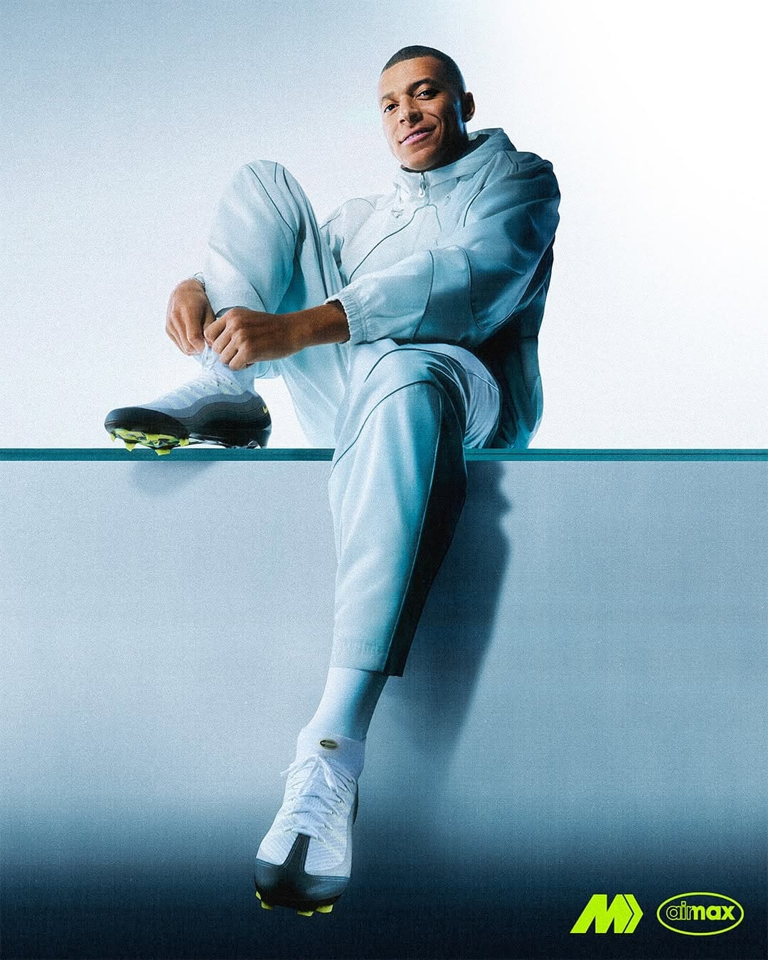 — Chaussures De Football Fusionnées Aux Chaussures De Rue — Chaussures De Football Fusionnées Aux Chaussures De Rue