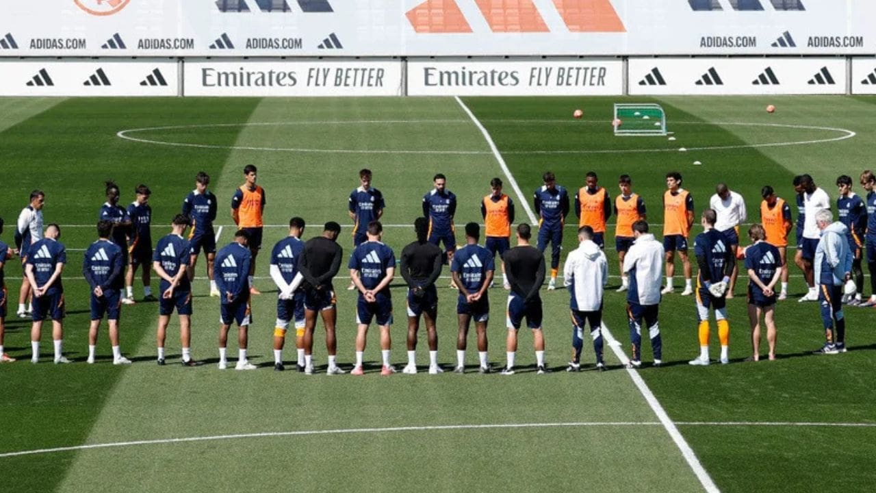 Une minute de silence à l'entraînement du Real Madrid en hommage au pape François
