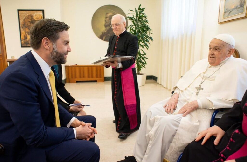 VIDÉO - La veille de sa mort, le Pape François recevait pour la dernière fois. Revivez la visite de JD Vance, vice-président des États-Unis