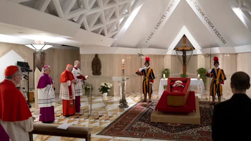 Le Vatican Diffuse Les Images Du Pape François Dans Son Cercueil, Prises Le Jour De Sa Mort