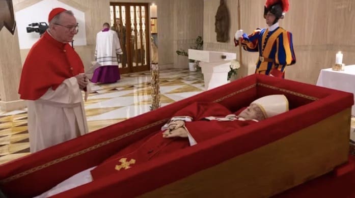Le Vatican Diffuse Les Images Du Pape François Dans Son Cercueil, Prises Le Jour De Sa Mort