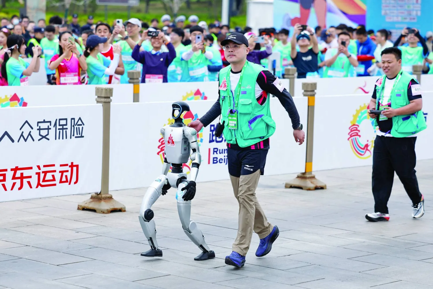 Par les robots et les drones... l’intelligence artificielle redessine les contours de la vie quotidienne en Chine