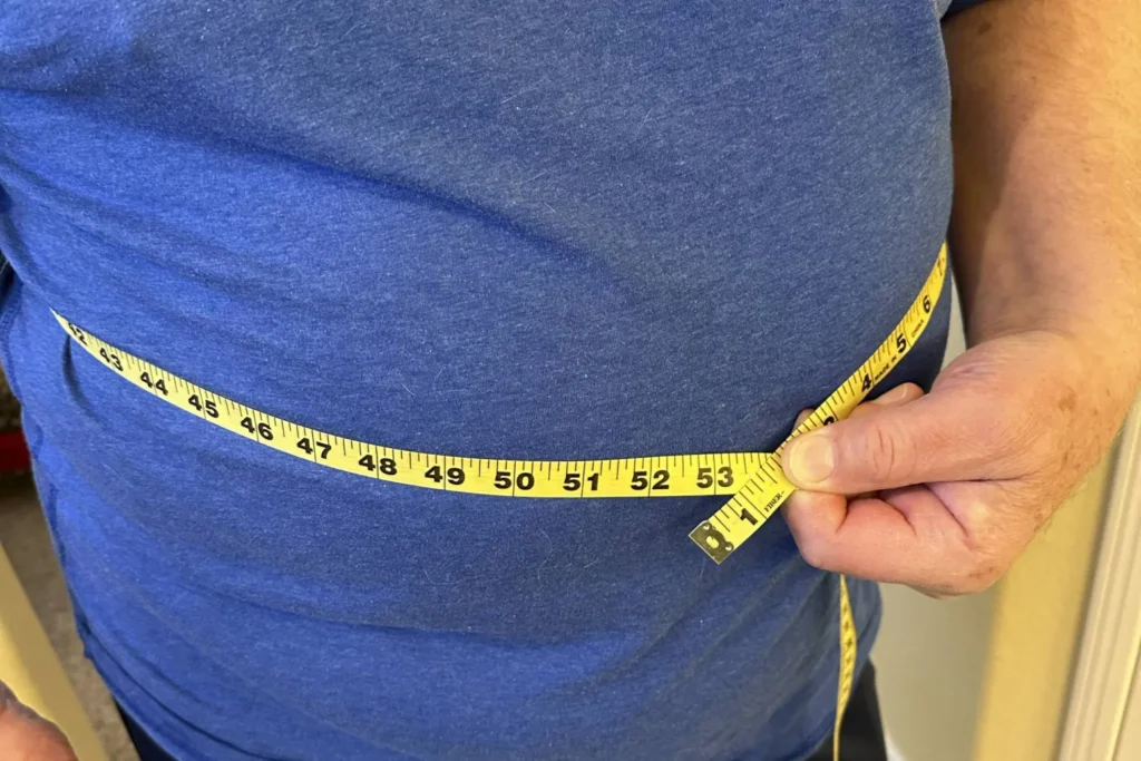 Quinze habitudes inattendues qui rendent la perte de poids plus difficile qu’elle ne devrait l’être