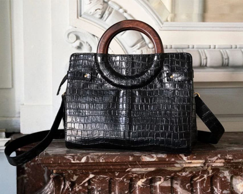 Lutte Contre La Maltraitance Animale: Pour Son Anniversaire, Brigitte Macron Va Recevoir Un Sac Végan En Faux Croco De Peta