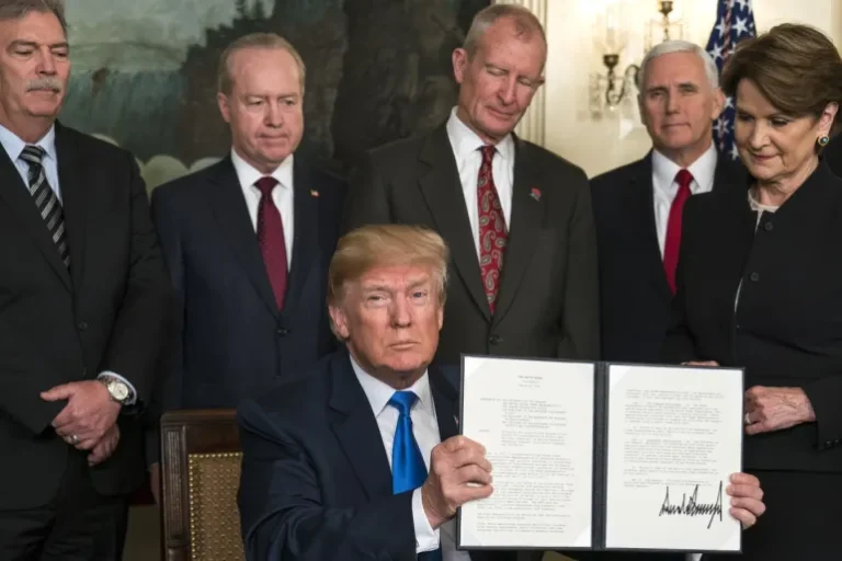 The Economist La guerre commerciale de Donald Trump entraîne-t-elle une récession mondiale