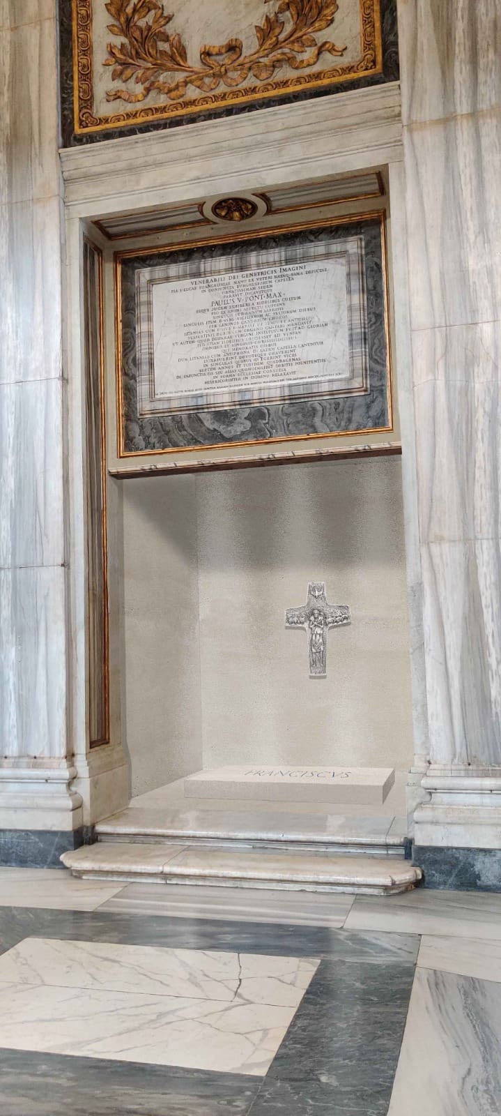 Le Vatican Dévoile La Photo De La Tombe Du Pape François