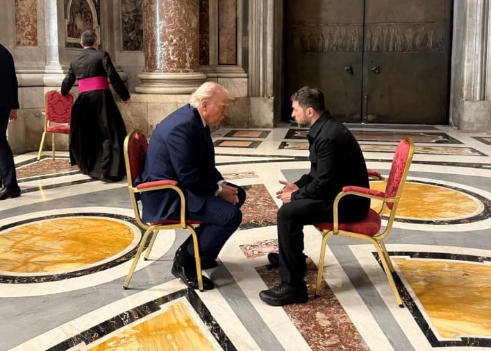 Volodymyr Zelensky et Donald Trump se rencontrent à Rome en marge des obsèques du Pape François