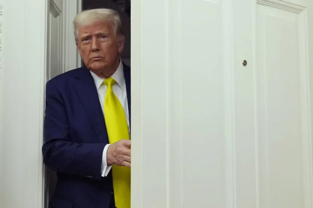 Trump fait la promotion de la théorie de la « fuite de laboratoire » sur le site gouvernemental du Covid