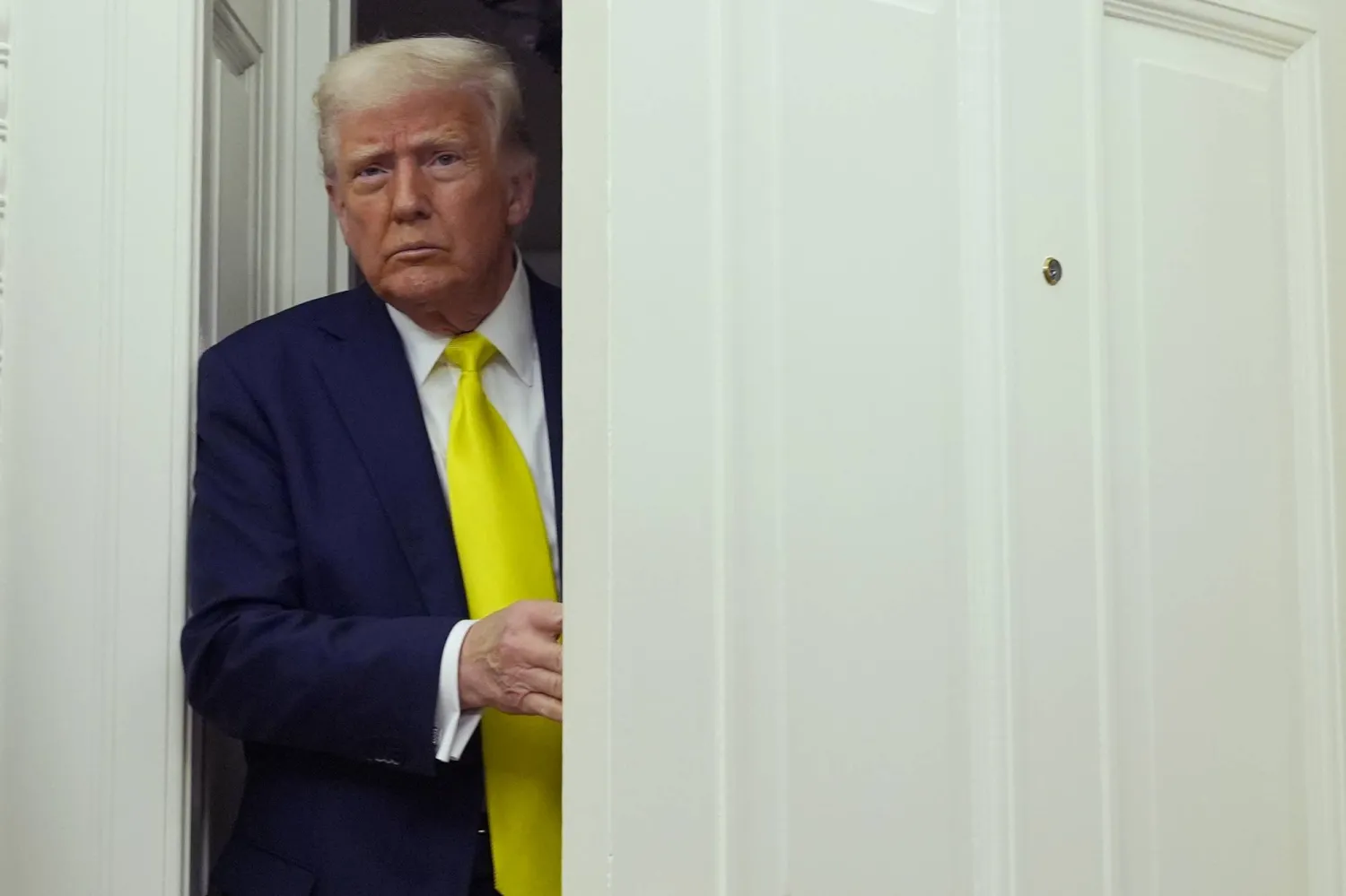 Trump fait la promotion de la théorie de la « fuite de laboratoire » sur le site gouvernemental du Covid