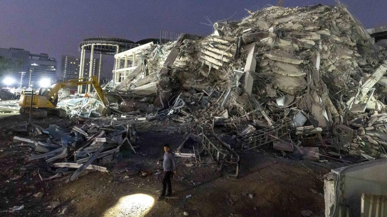 Vidéo - Dégagement des décombres sur le site du tremblement de terre à Bangkok. L'espoir de retrouver des survivants s'amenuise