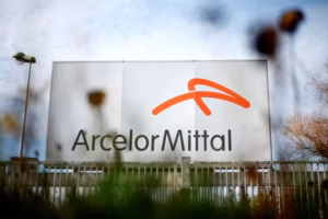 ArcelorMittal taille dans ses effectifs : "Un carnage", dénoncent les syndicats 