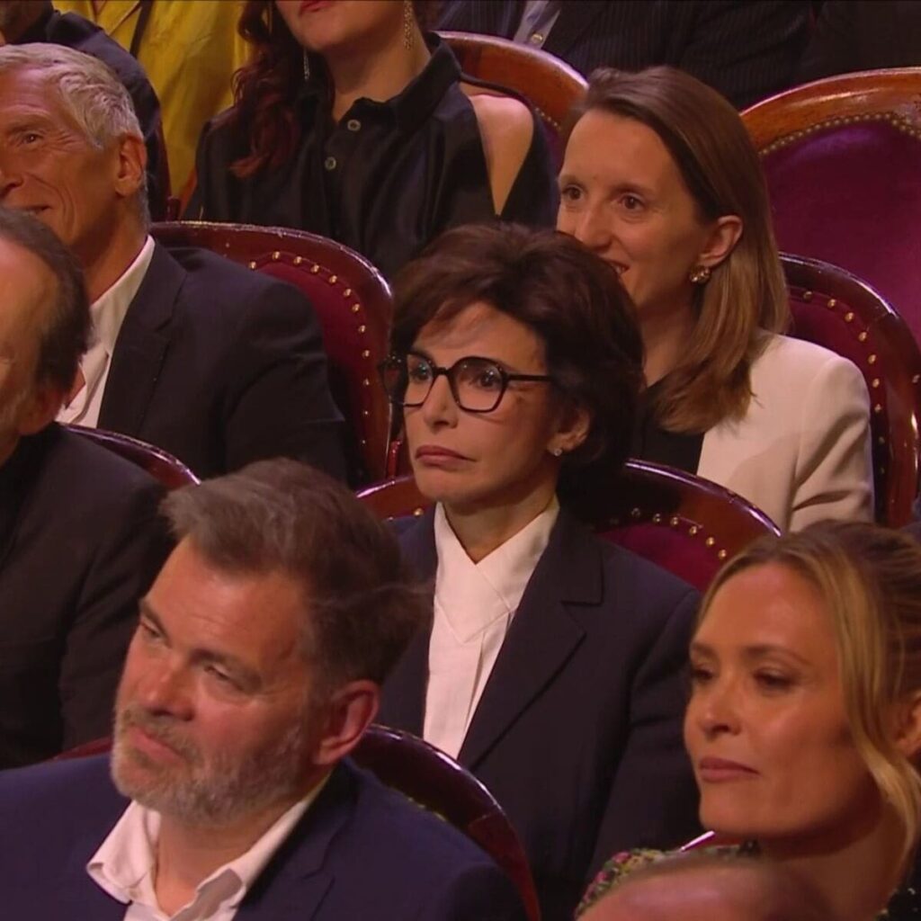 Caroline Vigneaux ouvre la cérémonie par un discours mordant contre Rachida Dati