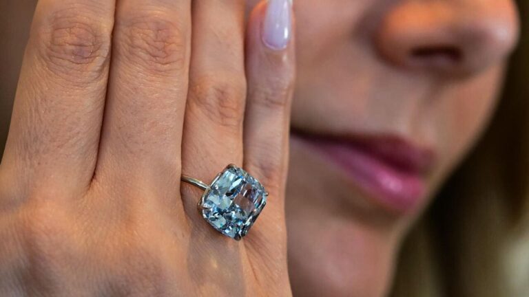 Un diamant de 20 millions de dollars en tournée mondiale avant sa mise aux enchères