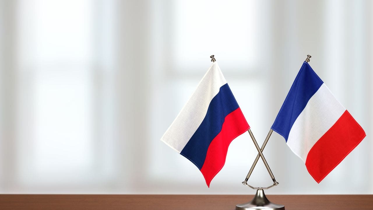 Incident diplomatique : l’ambassadeur de France à Moscou convoqué après la détention d’une employée russe à Roissy