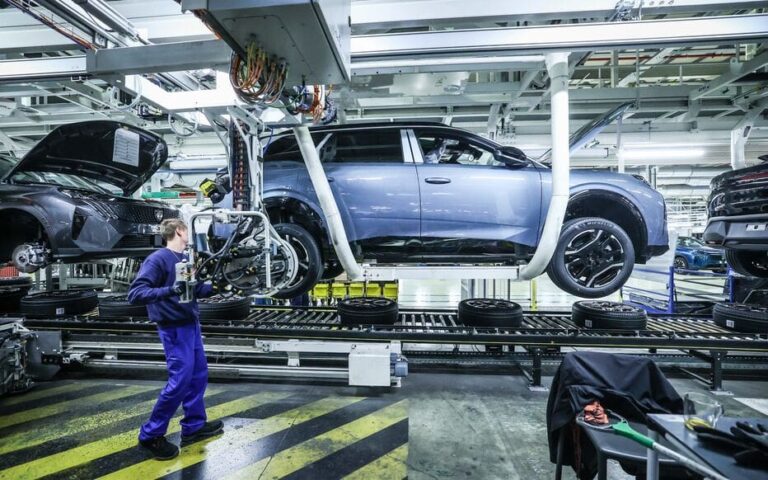 Droits de douane : les équipementiers auto refilent la facture aux clients