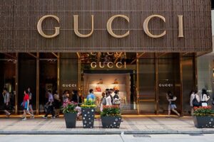 Luxe en déroute : Gucci s’effondre, Kering encaisse et tangue